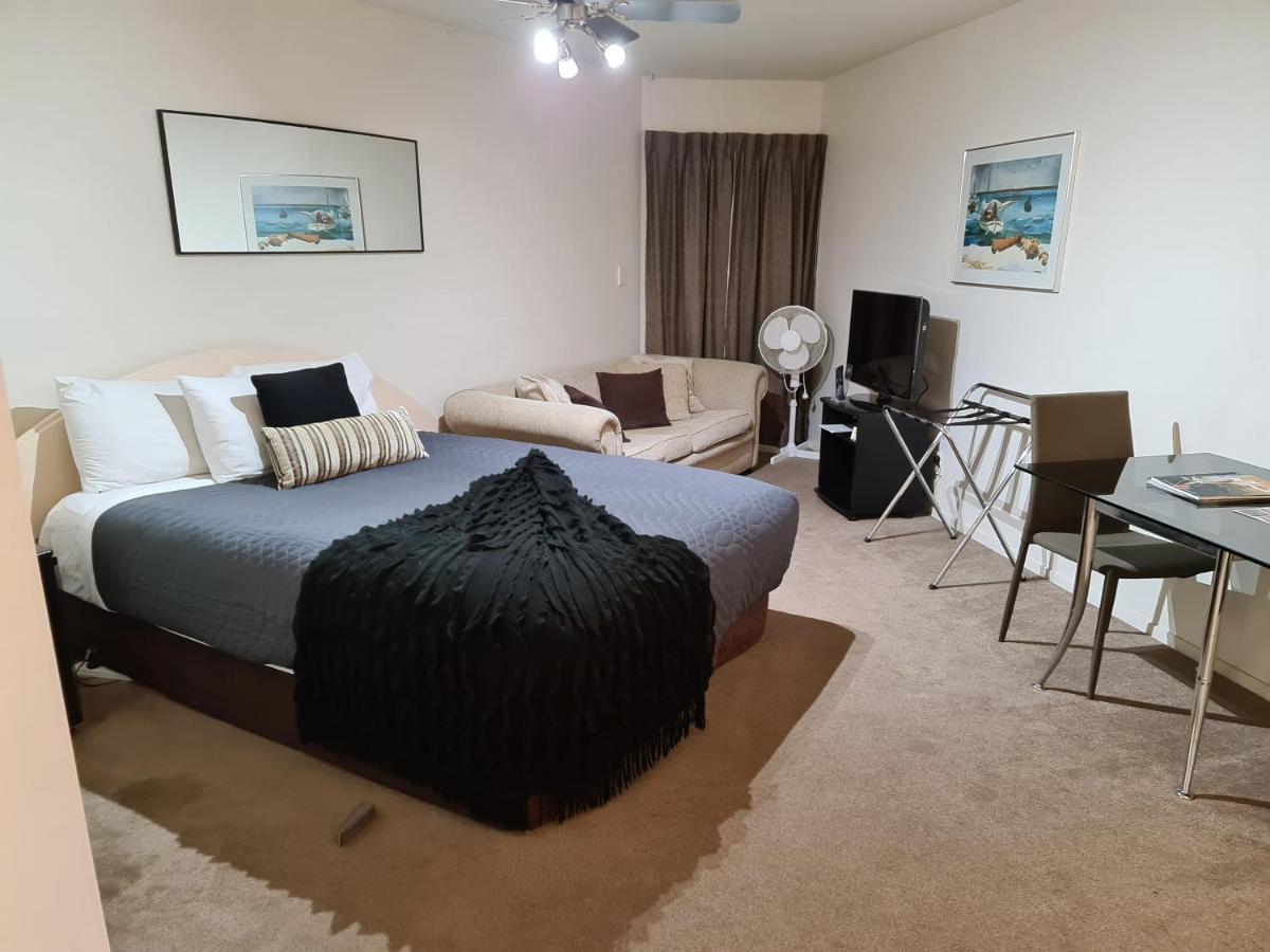 Oceanside Resort Internal Ground Floor Studio Unit Privately Owned In Mt Maunganui No External Window Or Air Conditioning Mount Maunganui Εξωτερικό φωτογραφία