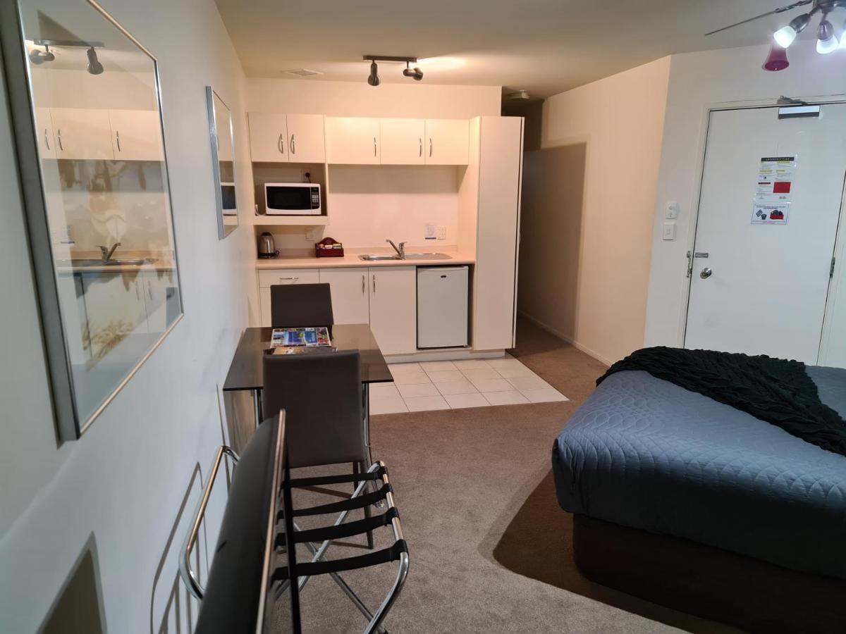 Oceanside Resort Internal Ground Floor Studio Unit Privately Owned In Mt Maunganui No External Window Or Air Conditioning Mount Maunganui Εξωτερικό φωτογραφία